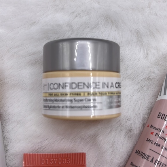 Moisturizer & Hydrating Mask Minis Bundle: It Cosmetics, Byroe, First Aid Beauty - Picture 4 of 4